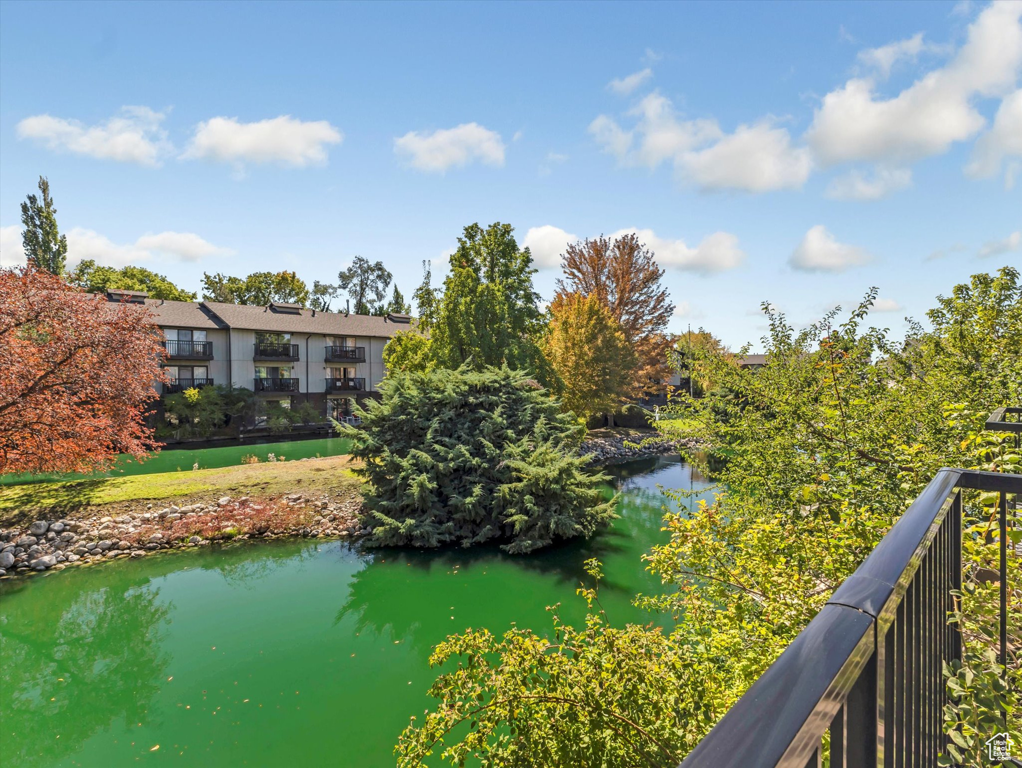 HIDDEN LAKE CONDM - Residential