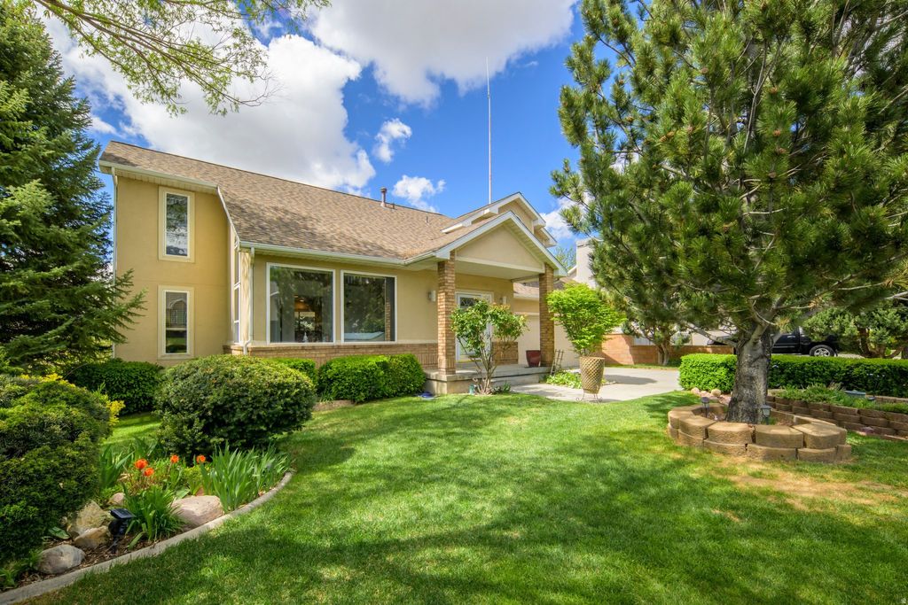 Photo of 11390 S MARIPOSA WAY, Sandy, UT 84094 (MLS # 2150916)