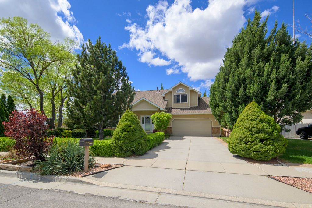 Photo of 11390 S MARIPOSA WAY, Sandy, UT 84094 (MLS # 2150916)