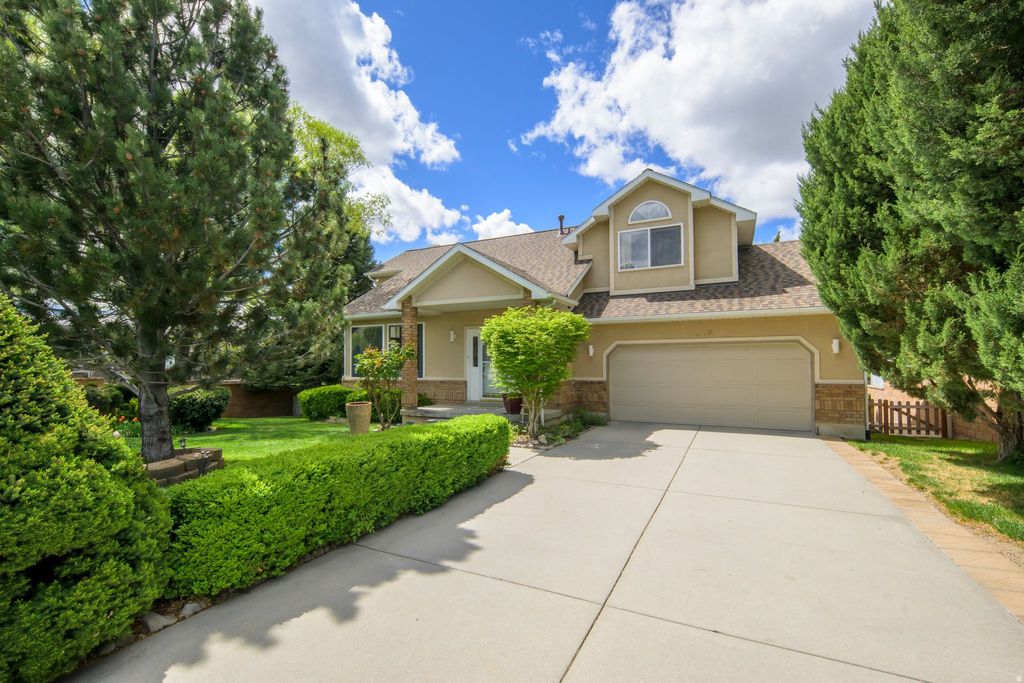 Photo of 11390 S MARIPOSA WAY, Sandy, UT 84094 (MLS # 2150916)