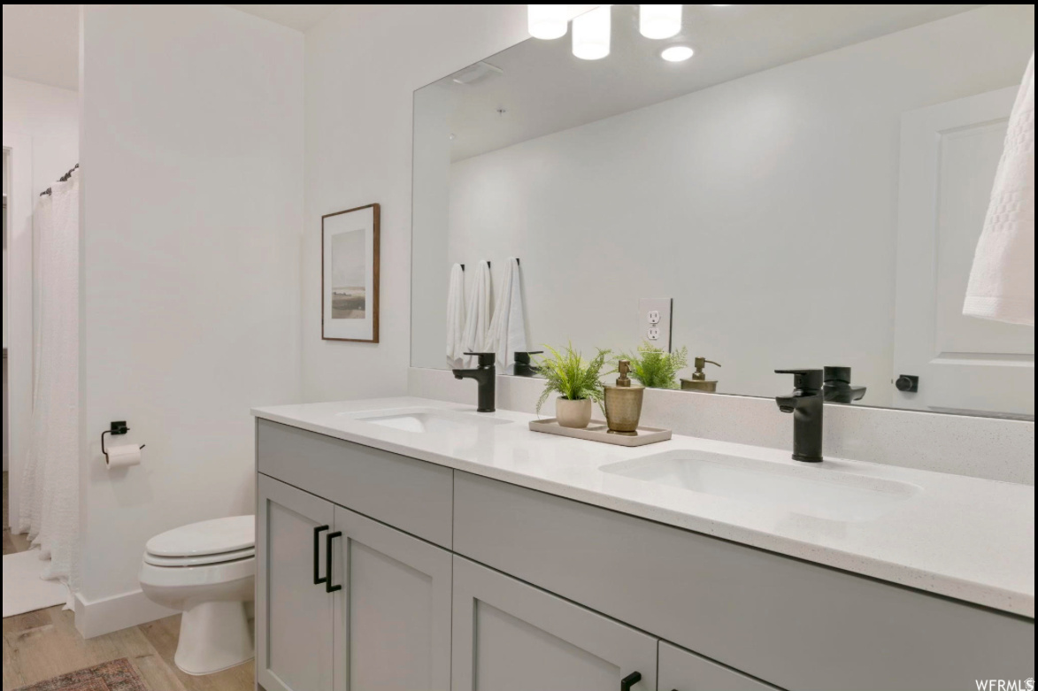 DESERT COLOR SKYLINE - Residential