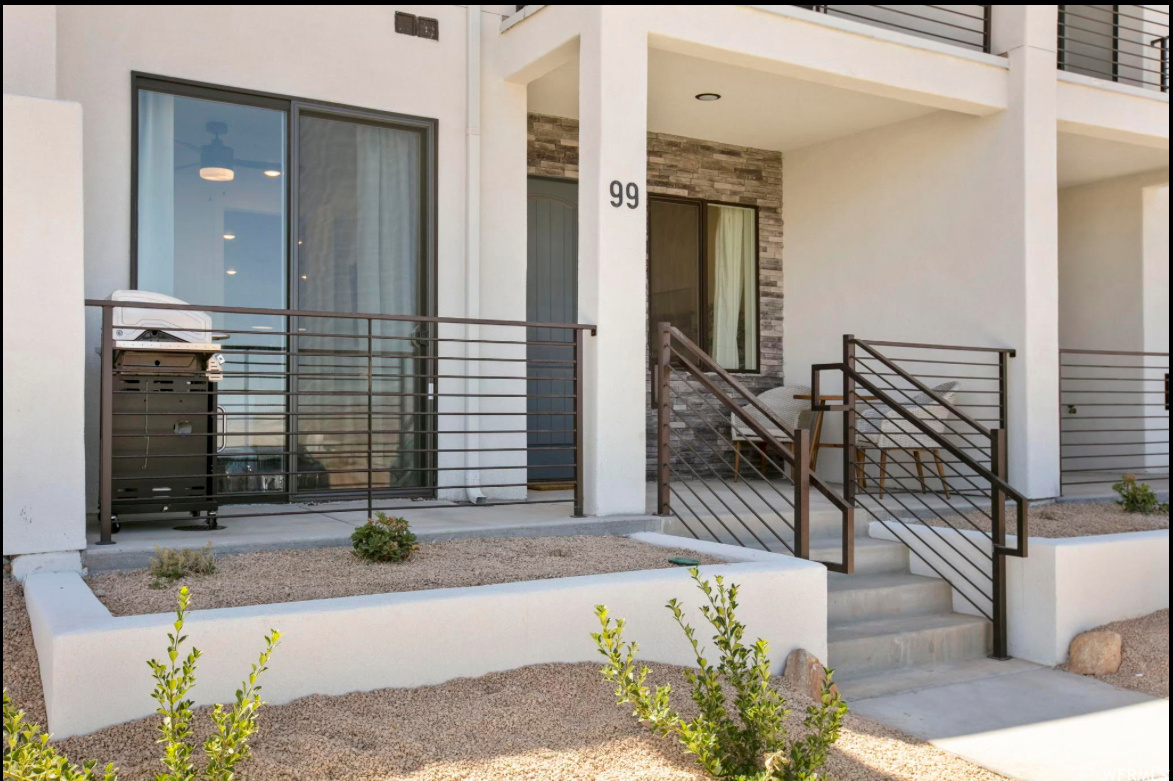DESERT COLOR SKYLINE - Residential