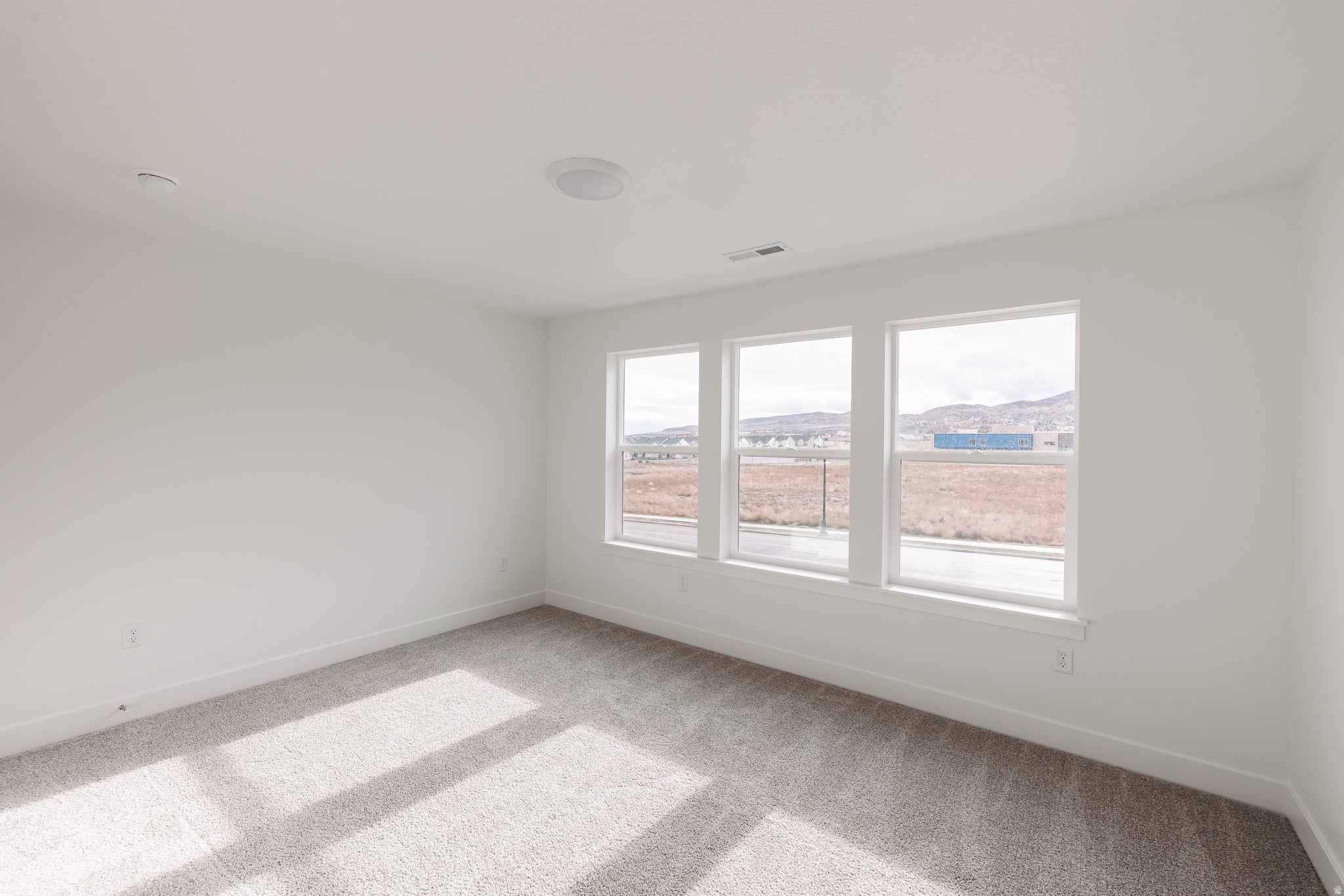 MOUNTAIN RIDGE - Residential