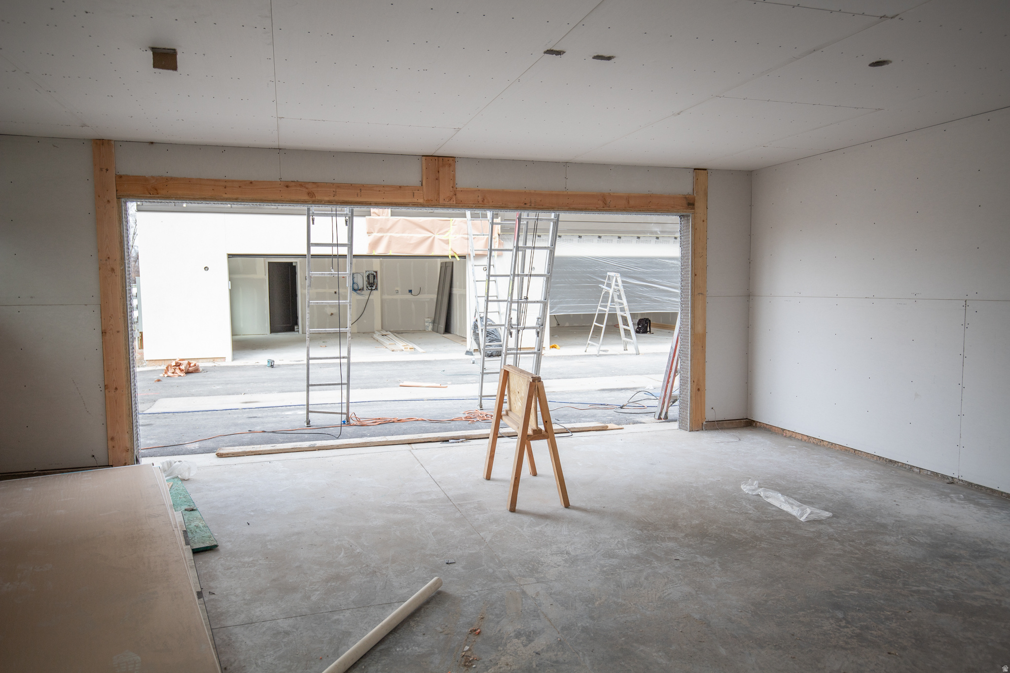 THE MONROE - Residential