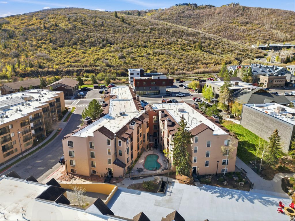 Photo of 1940 PROSPECTOR AVE #423, Park City, UT 84060 (MLS # 2155768)