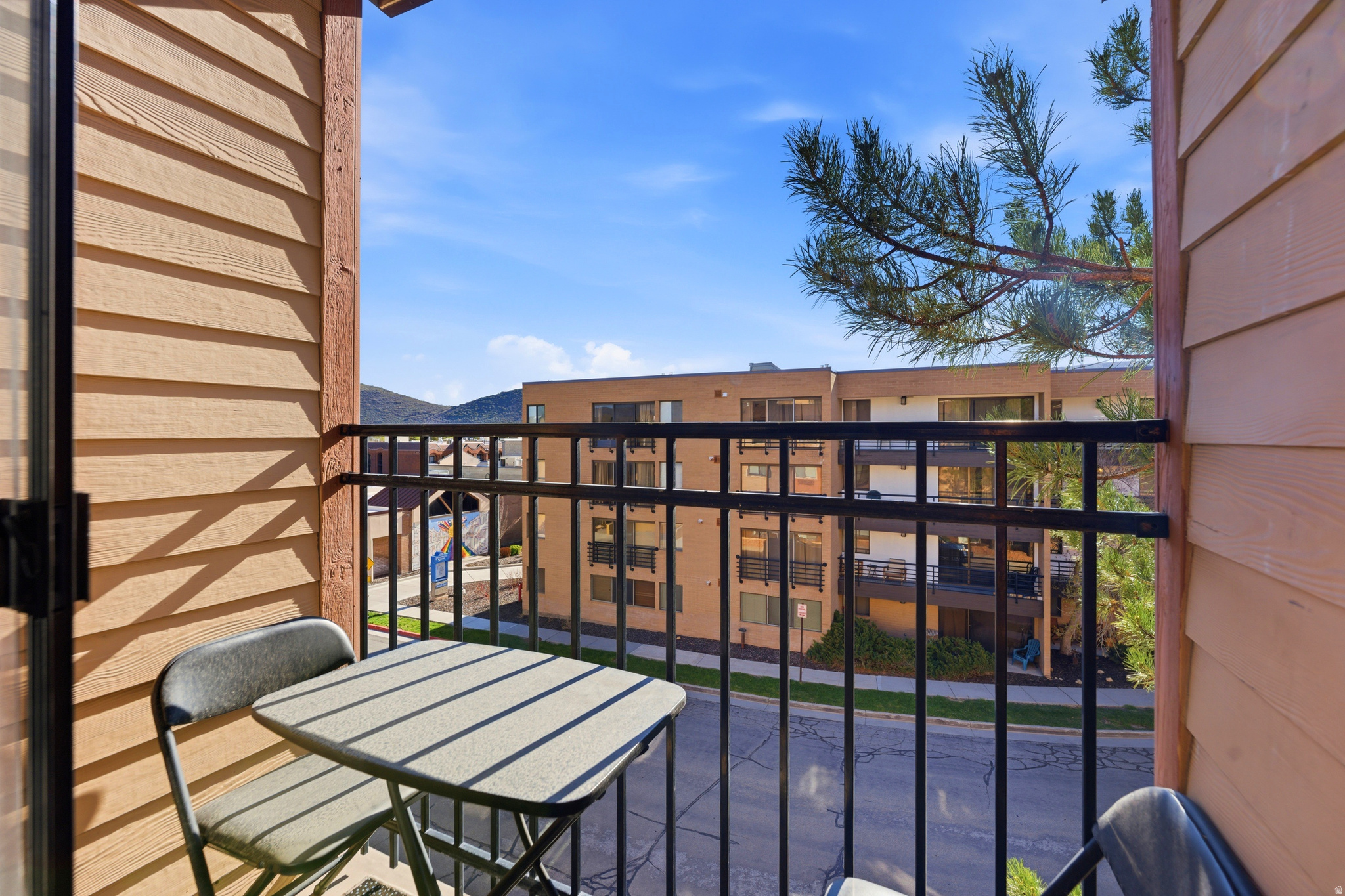 CARRIAGE HOUSE CONDOMINIUMS - Residential