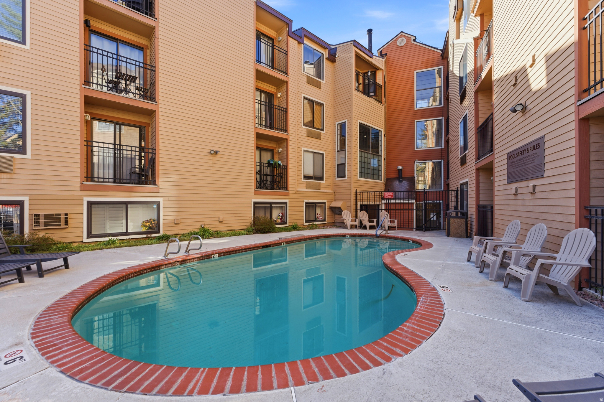 CARRIAGE HOUSE CONDOMINIUMS - Residential