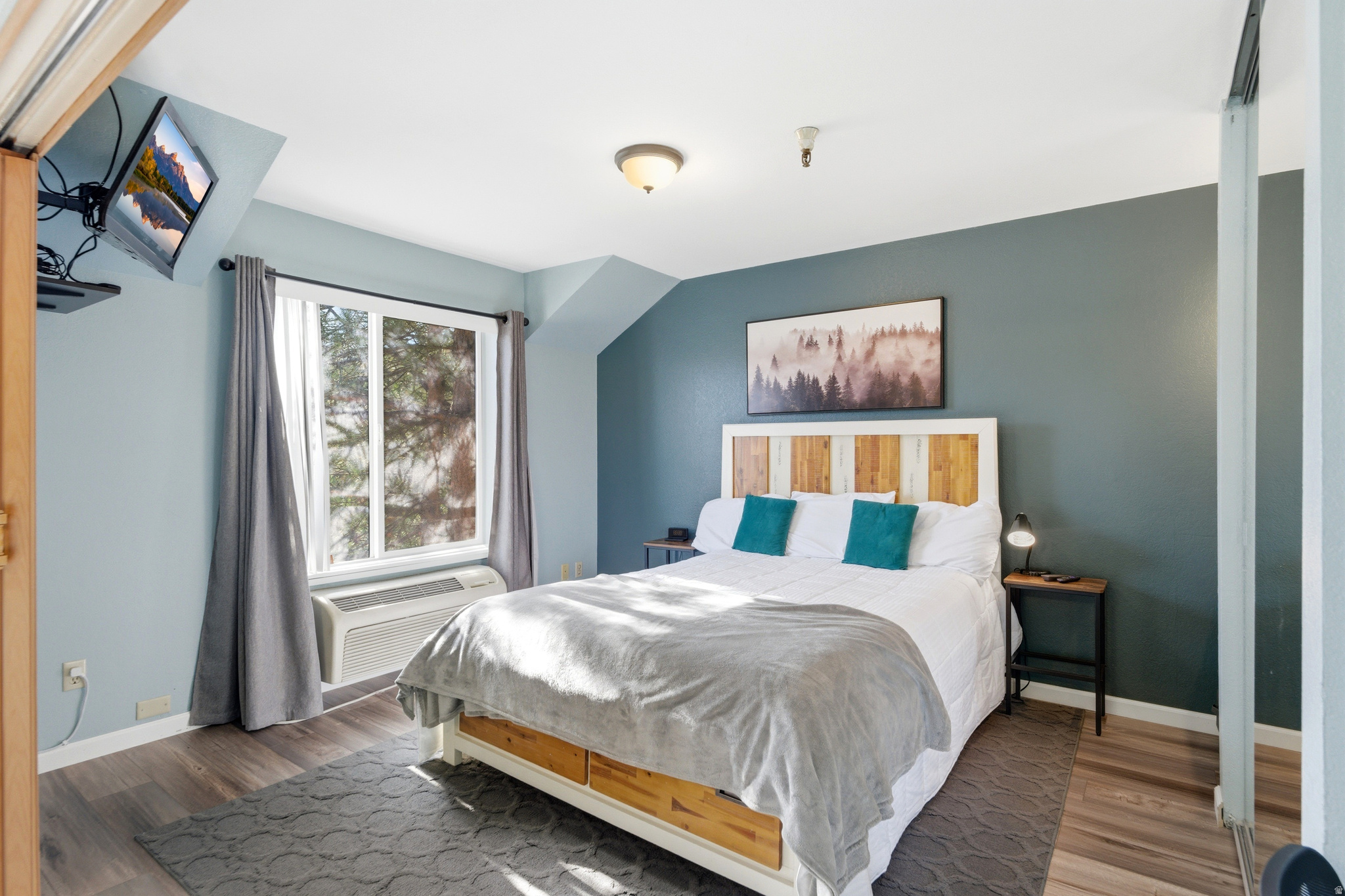 CARRIAGE HOUSE CONDOMINIUMS - Residential