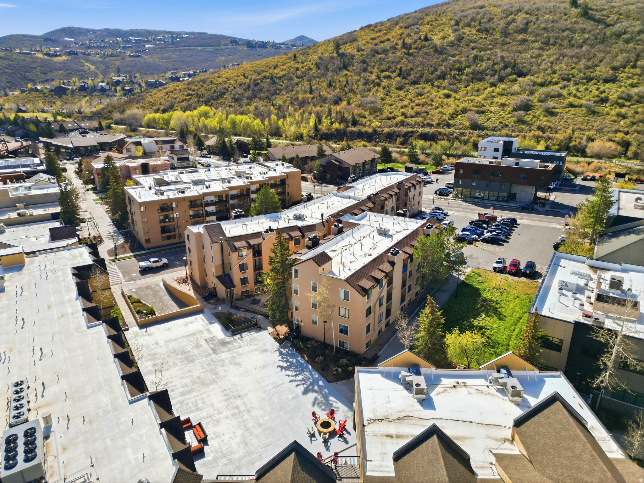 CARRIAGE HOUSE CONDOMINIUMS - Residential