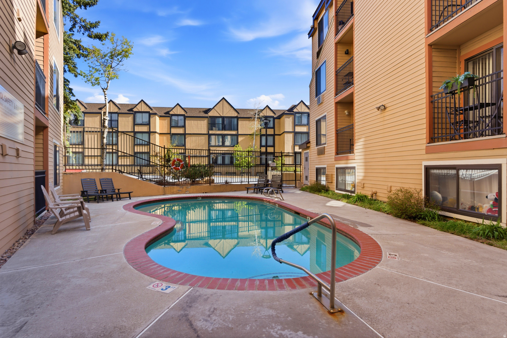 CARRIAGE HOUSE CONDOMINIUMS - Residential