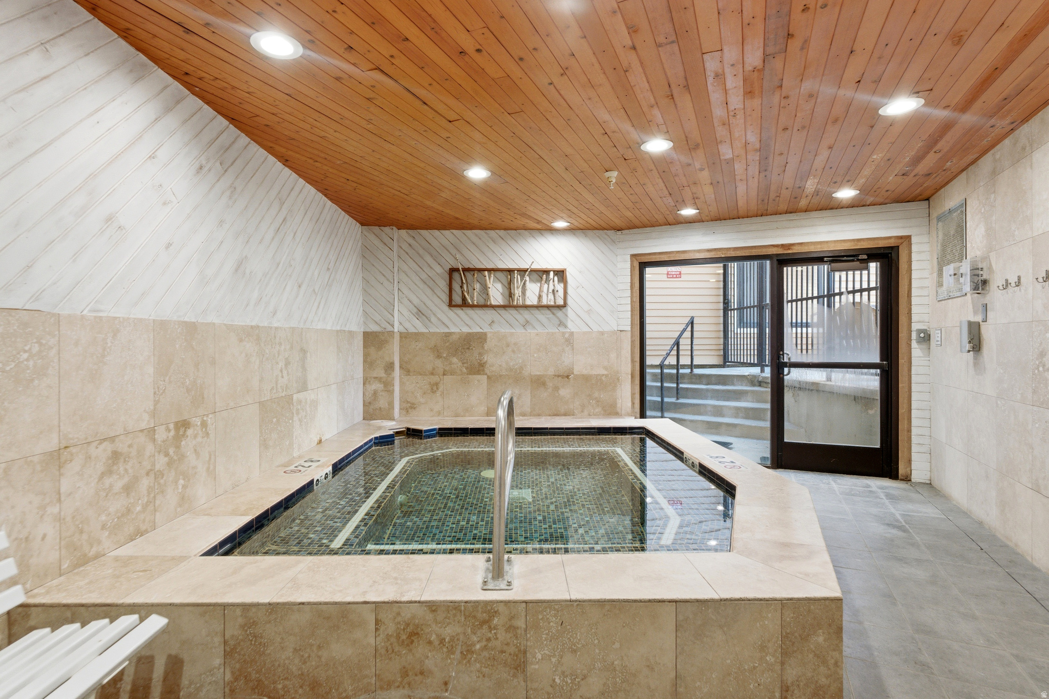 CARRIAGE HOUSE CONDOMINIUMS - Residential
