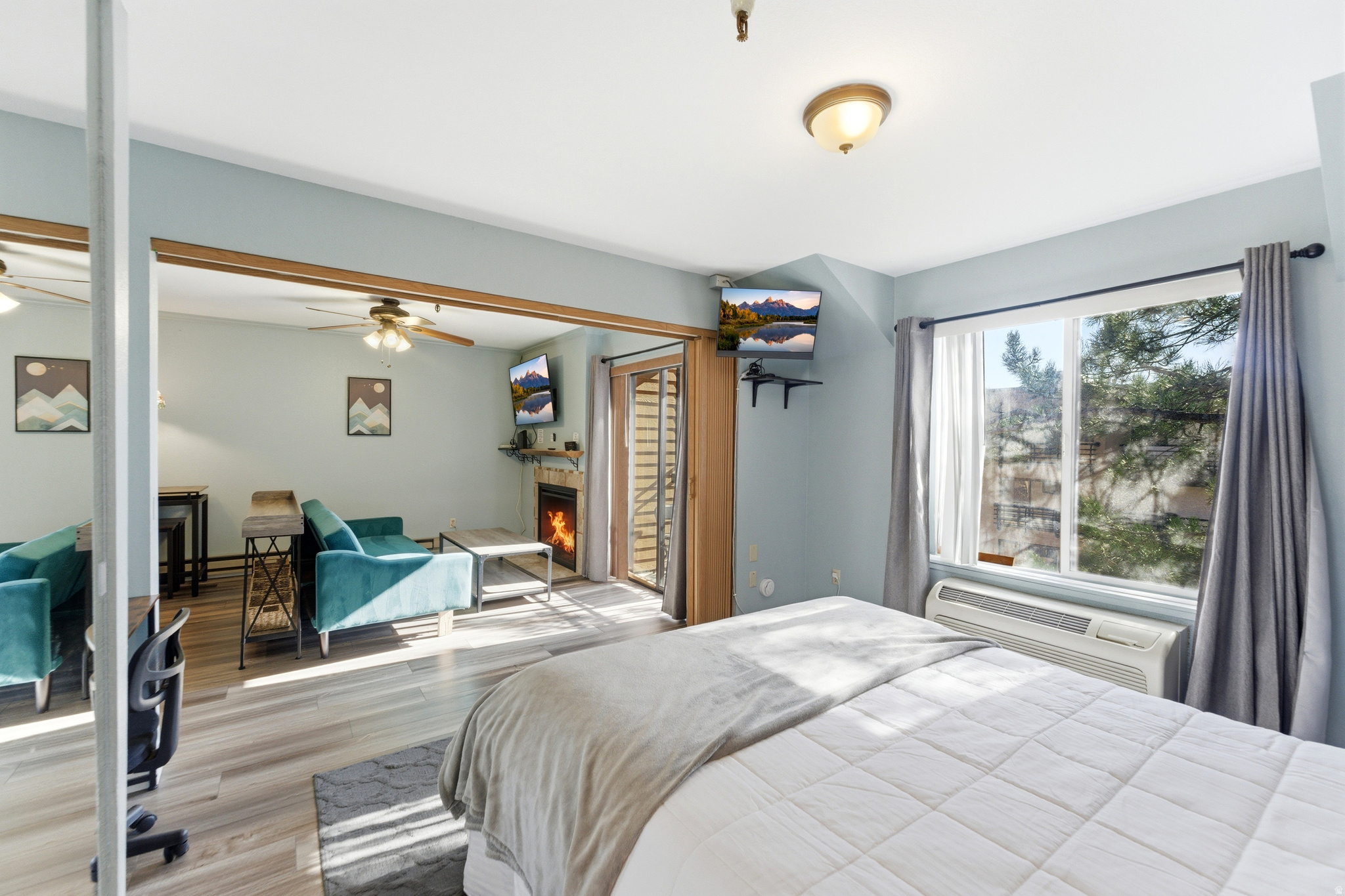 CARRIAGE HOUSE CONDOMINIUMS - Residential