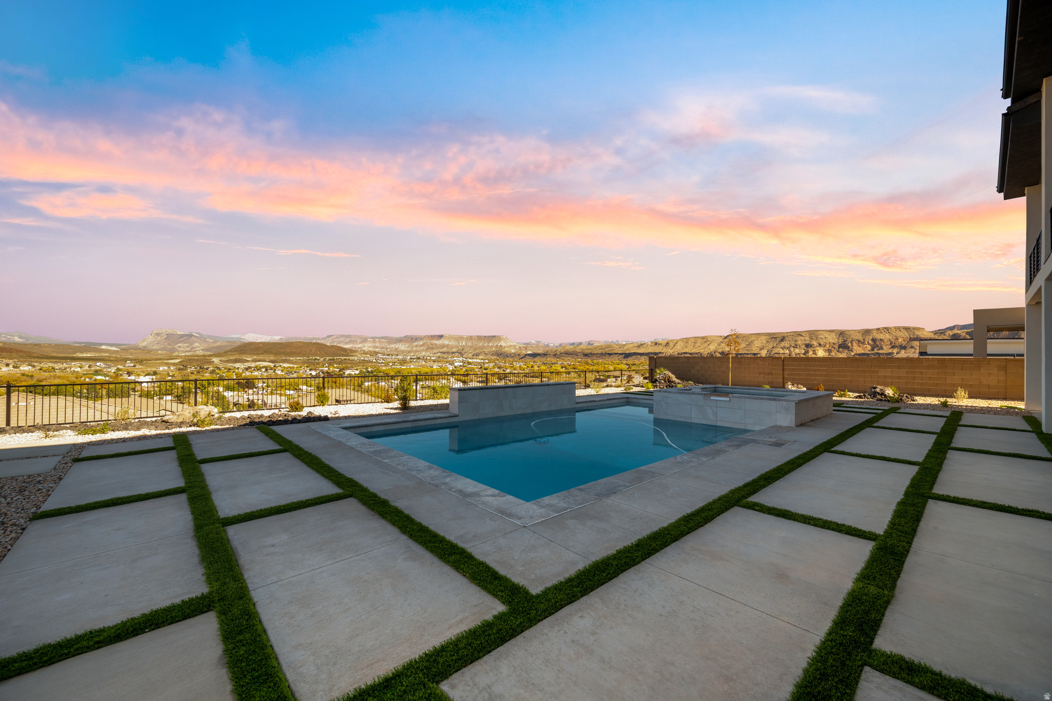 SCENIC POINTE 2 - Residential