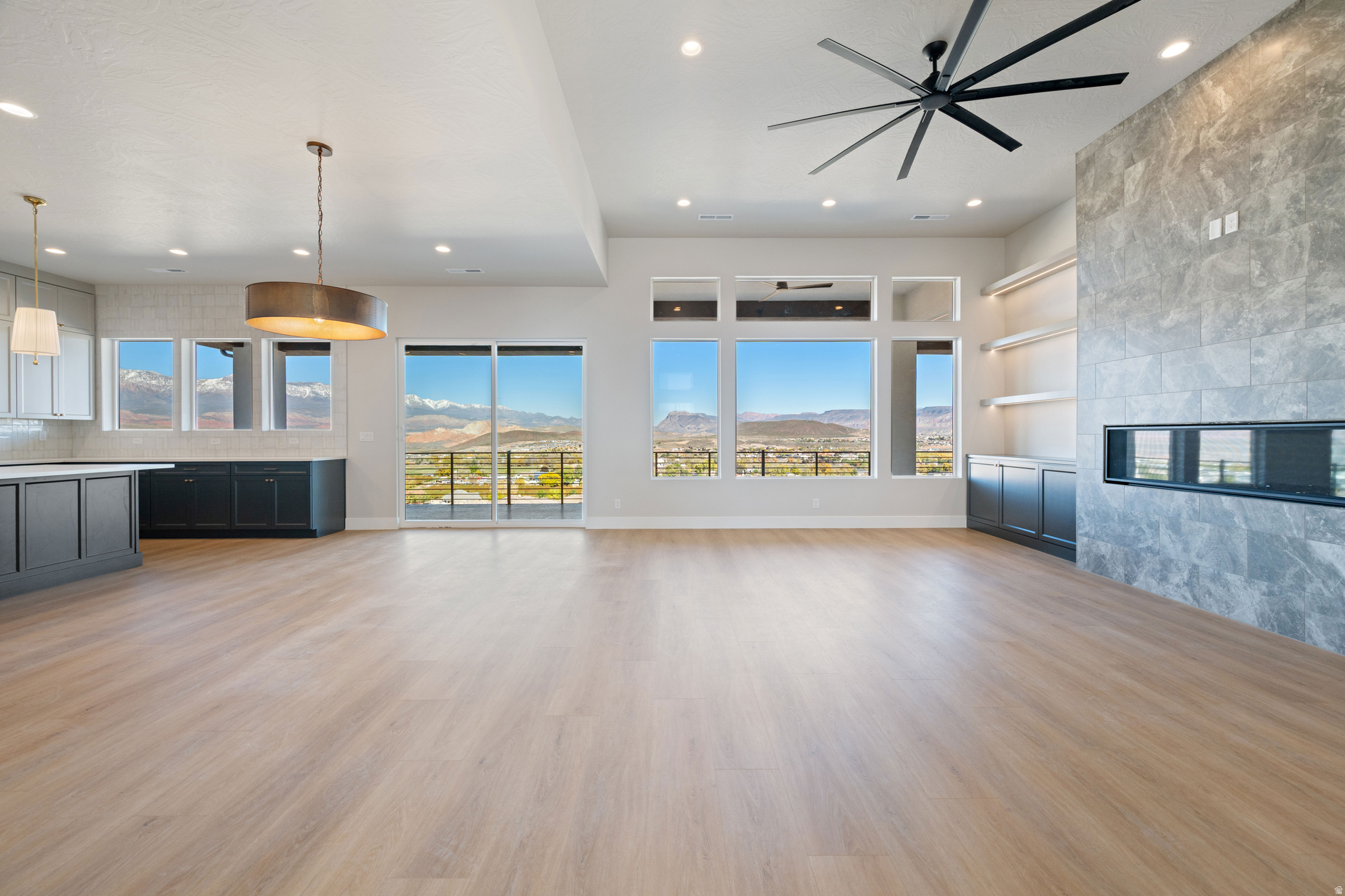 SCENIC POINTE 2 - Residential