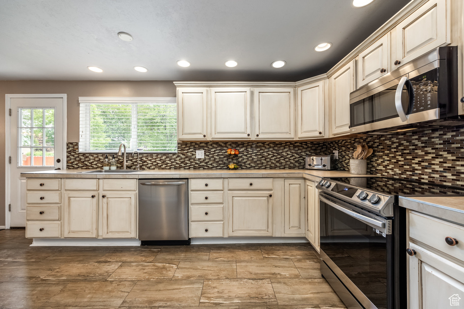 1256 E Darby Cir, Murray, Utah image 4