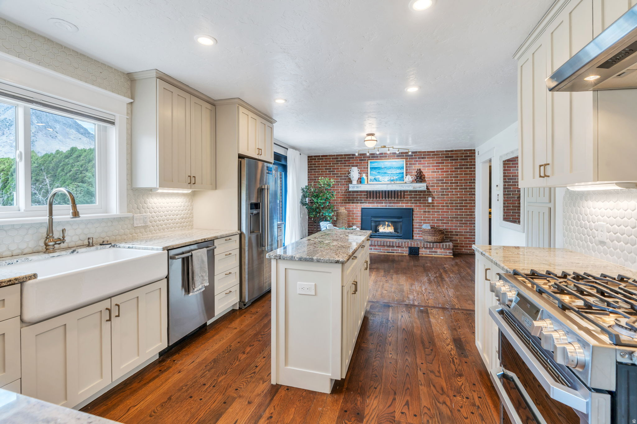 HIGHLAND MANOR ESTATES - Residential