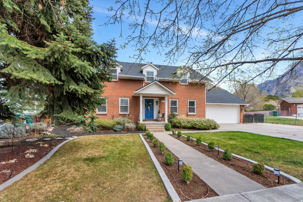 Photo of 11056 N MANOR DR W, Highland, UT 84003 (MLS # 2147064)