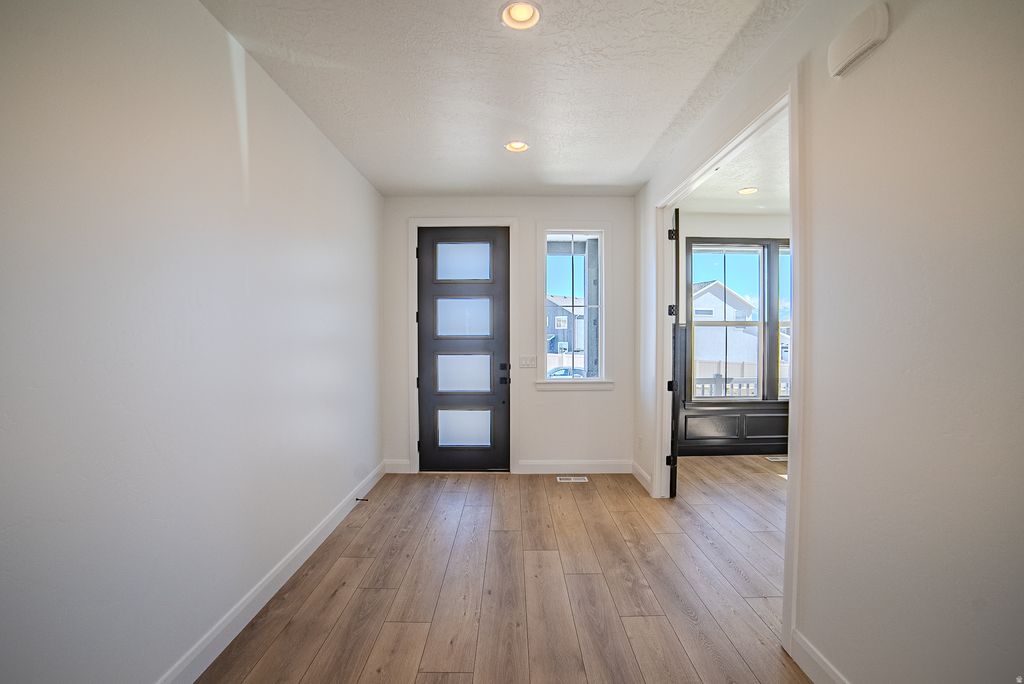 Photo of 379 W AUTUMN CREEK DR S, Saratoga Springs, UT 84045 (MLS # 2157446)