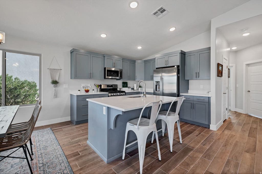 Photo of 490 S BALANCING ROCK DR, Washington, UT 84780 (MLS # 2176329)