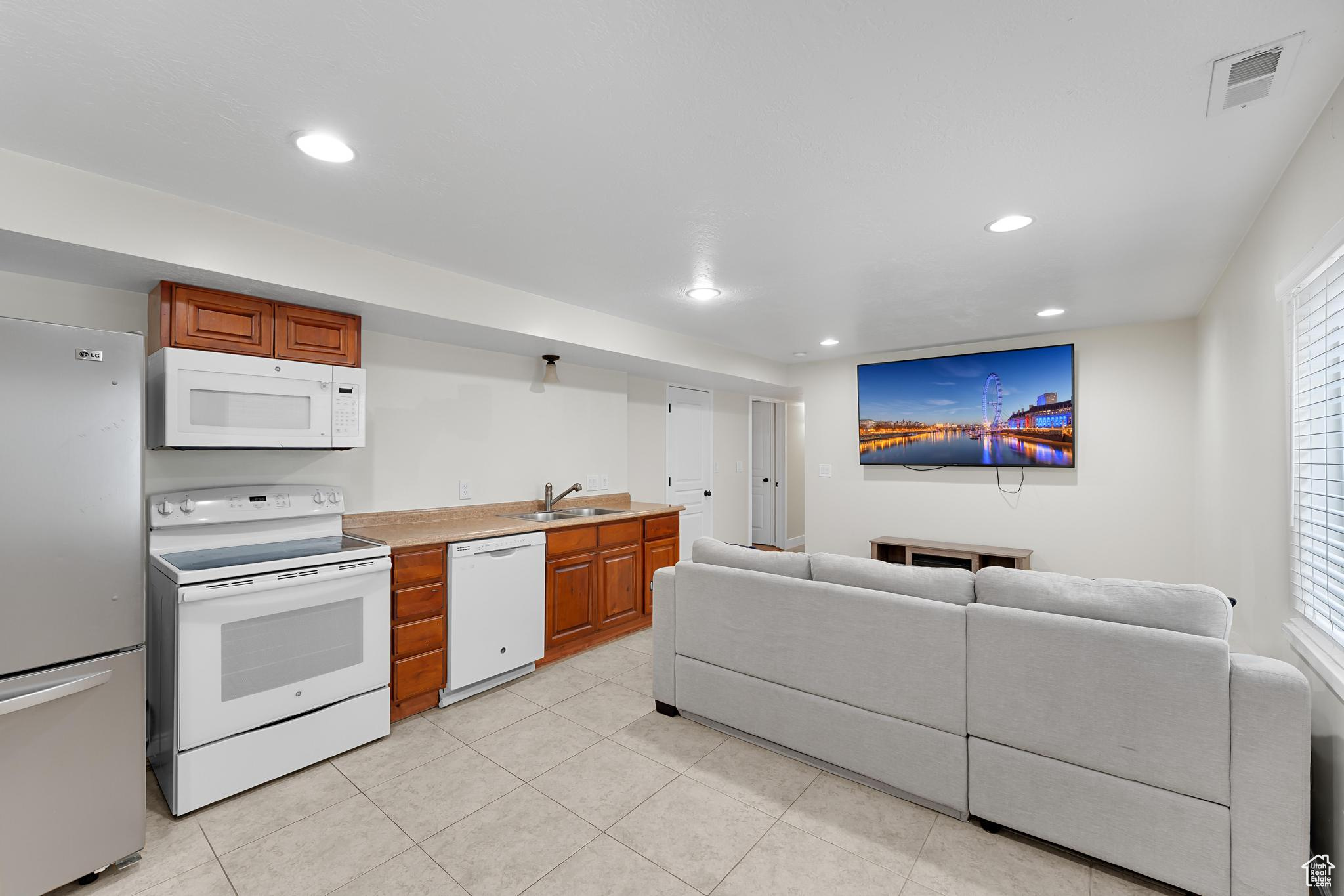 CARRARA VILLAS - Residential