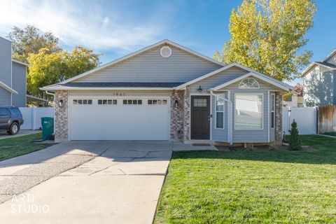 Photo of 1961 S 100 W, Clearfield, UT 84015 (MLS # 2130945)