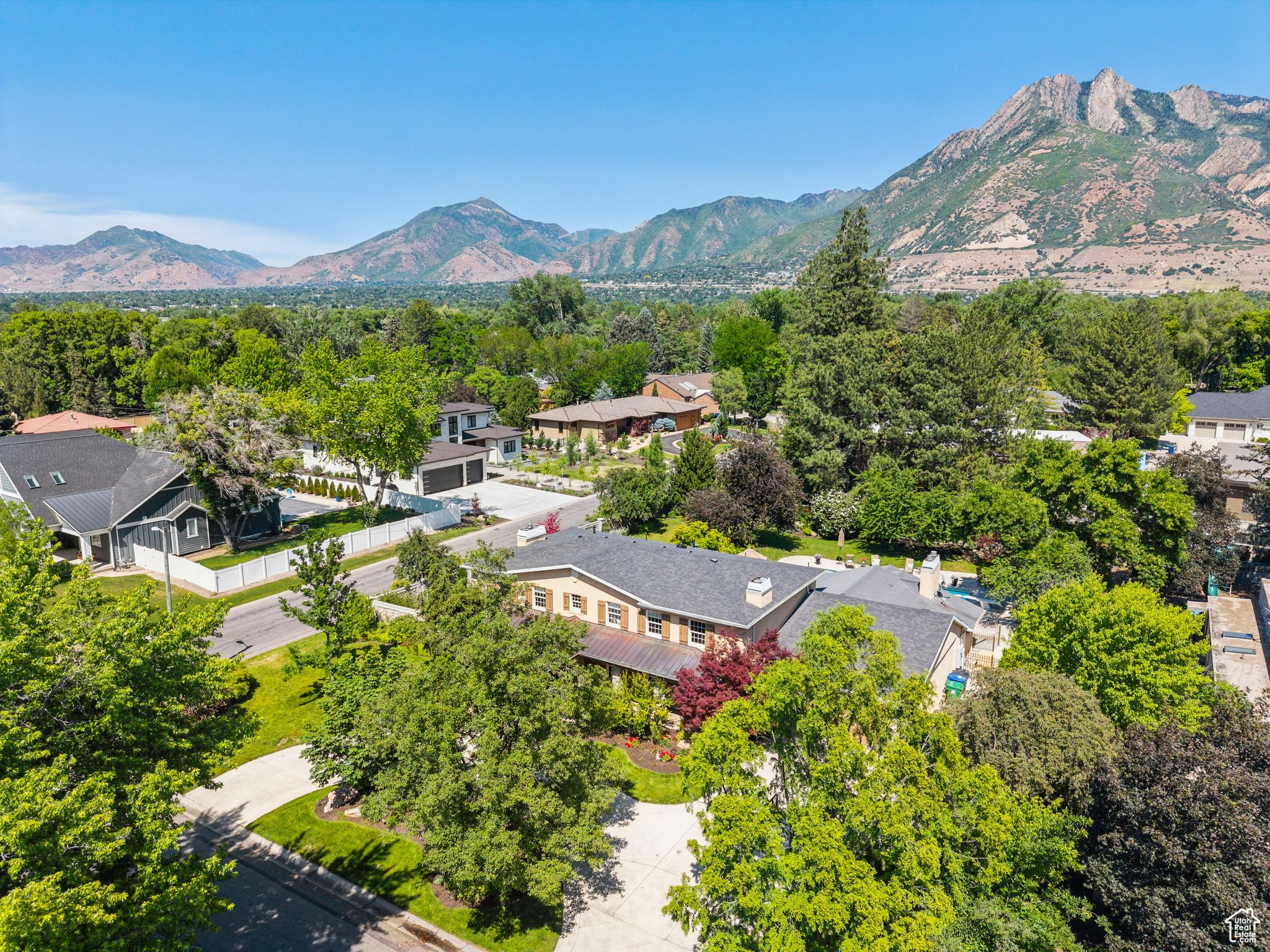 Holladay, Utah 84117, United States, 5 Bedrooms Bedrooms, ,3 BathroomsBathrooms,Residential,Pending,145138