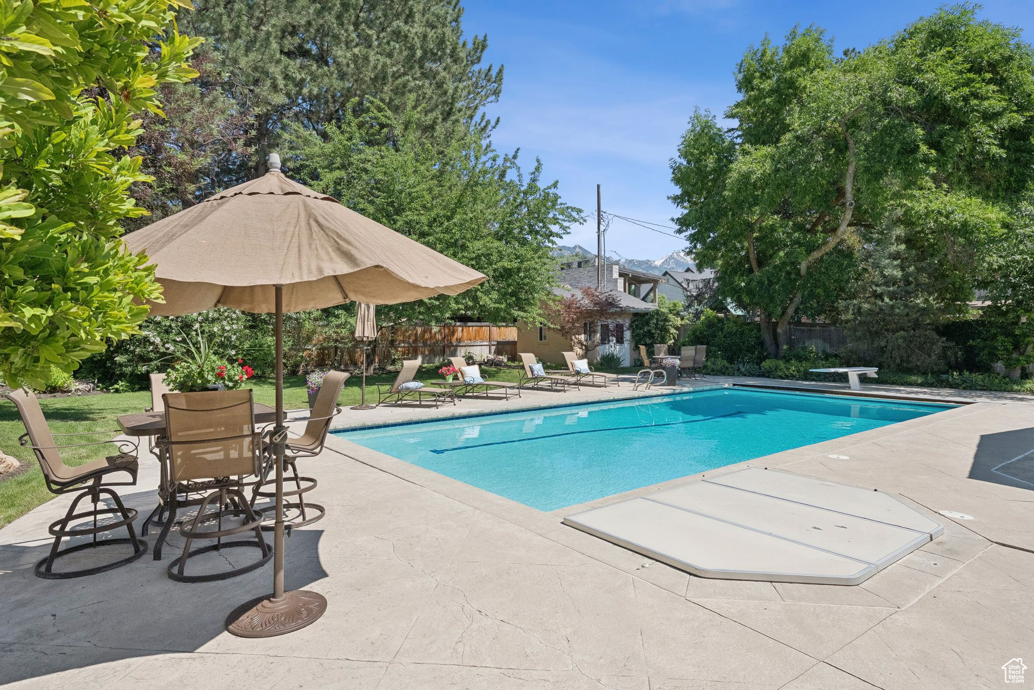 Holladay, Utah 84117, United States, 5 Bedrooms Bedrooms, ,3 BathroomsBathrooms,Residential,Pending,145138