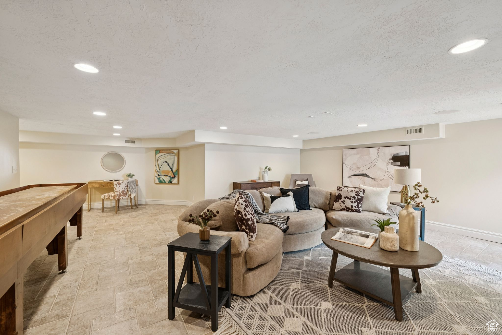 Holladay, Utah 84117, United States, 5 Bedrooms Bedrooms, ,3 BathroomsBathrooms,Residential,Pending,145138