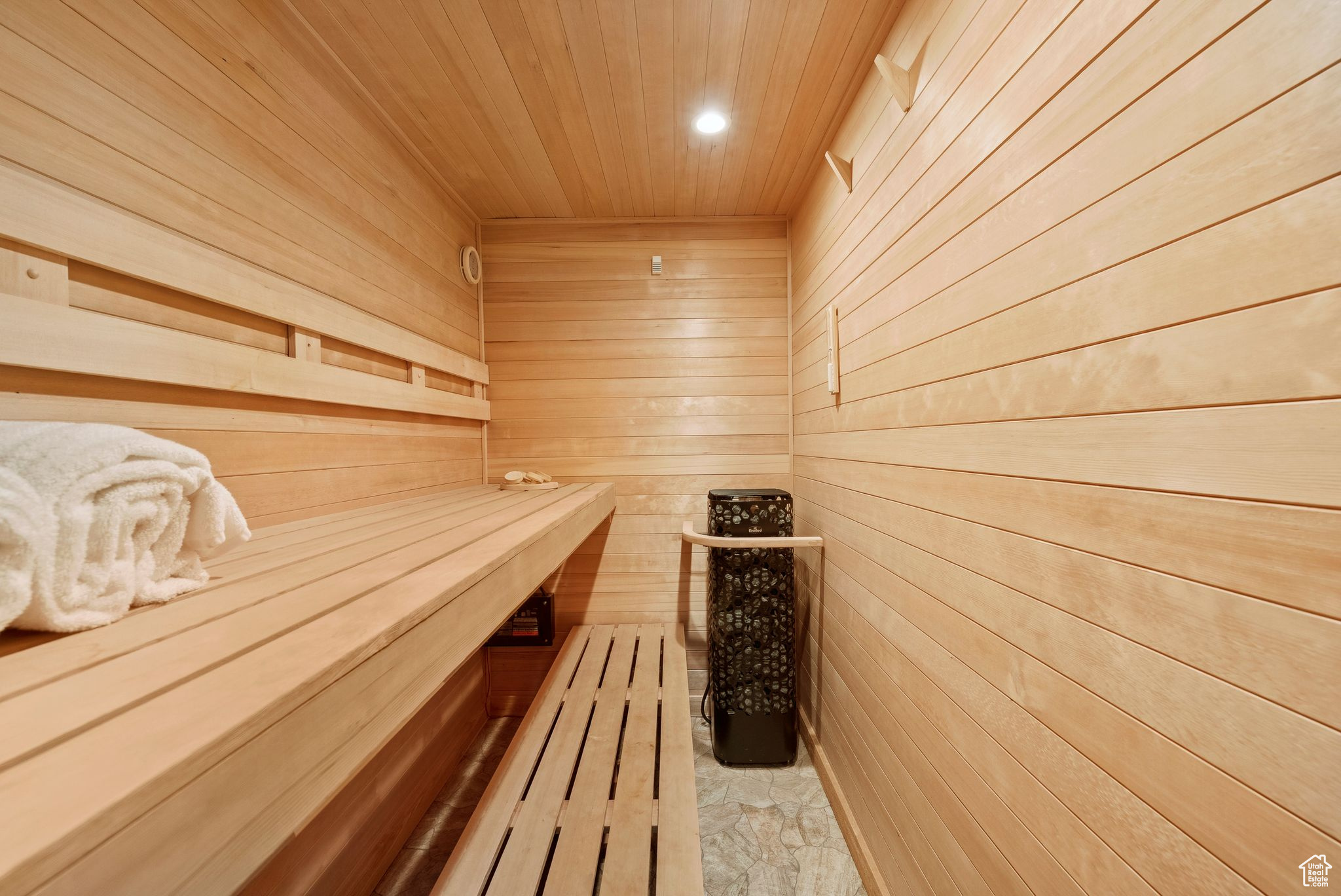 Holladay, Utah 84117, United States, 5 Bedrooms Bedrooms, ,3 BathroomsBathrooms,Residential,Pending,145138