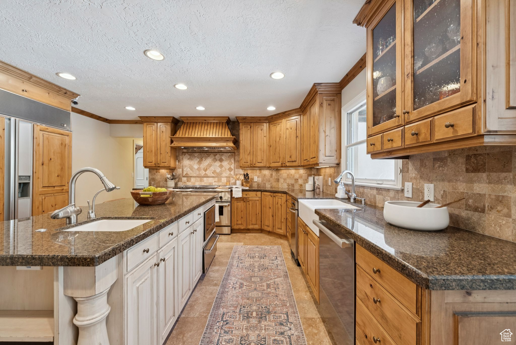 Holladay, Utah 84117, United States, 5 Bedrooms Bedrooms, ,3 BathroomsBathrooms,Residential,Pending,145138