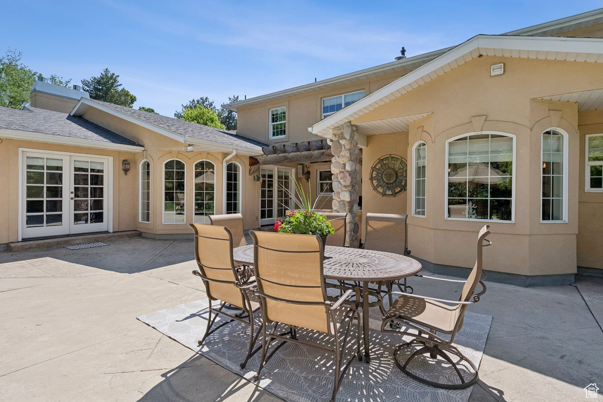 Holladay, Utah 84117, United States, 5 Bedrooms Bedrooms, ,3 BathroomsBathrooms,Residential,Pending,145138