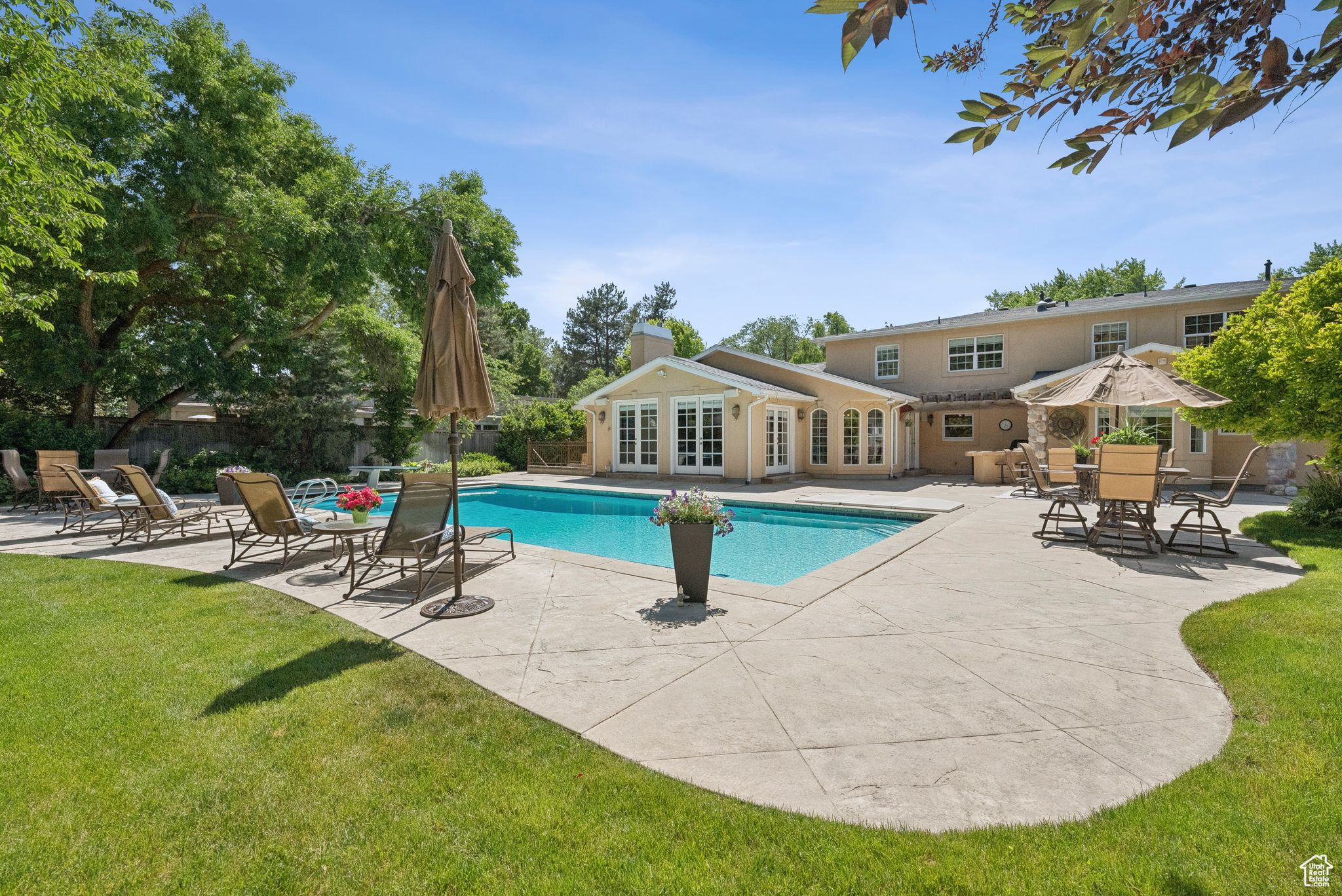 Holladay, Utah 84117, United States, 5 Bedrooms Bedrooms, ,3 BathroomsBathrooms,Residential,Pending,145138