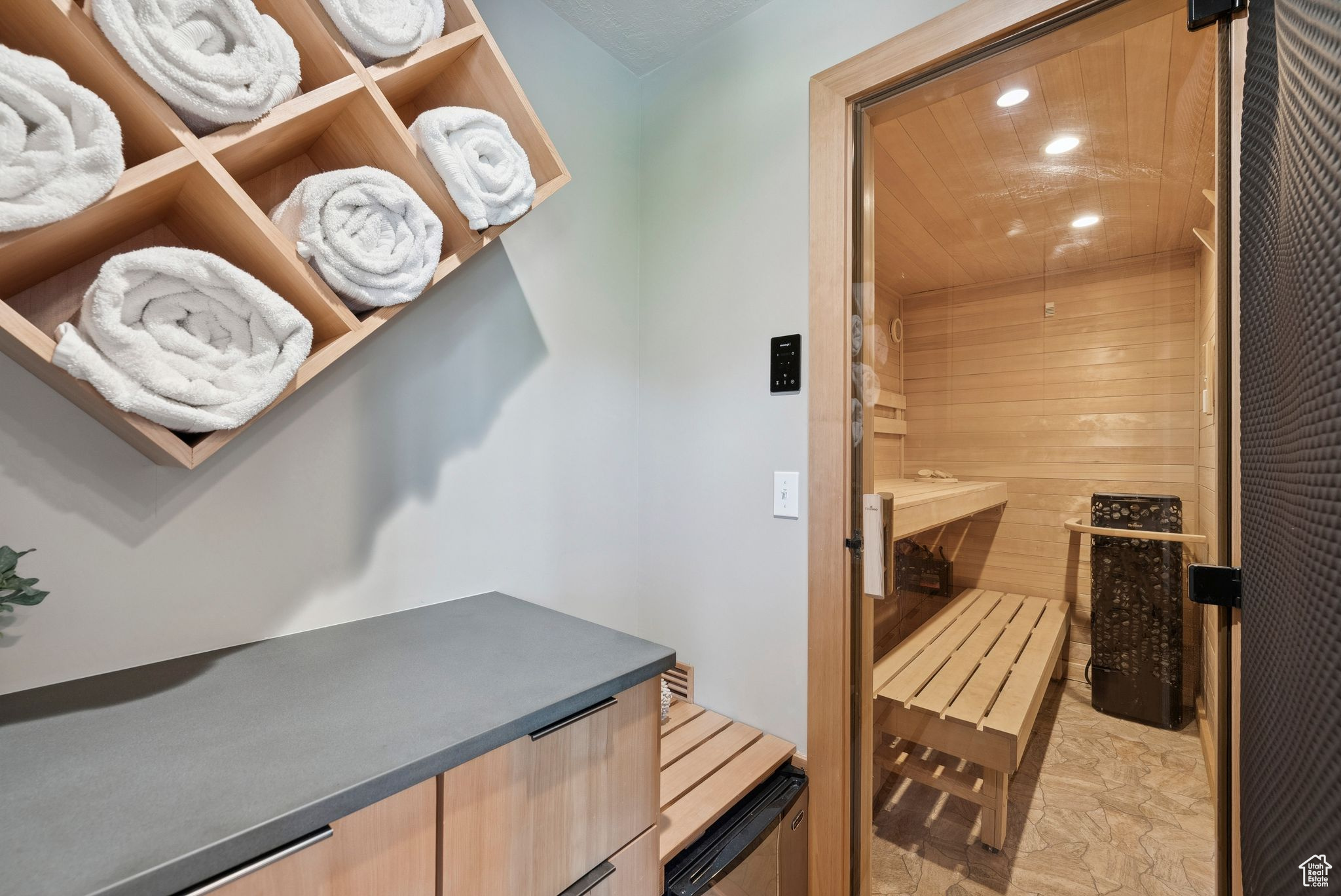 Holladay, Utah 84117, United States, 5 Bedrooms Bedrooms, ,3 BathroomsBathrooms,Residential,Pending,145138