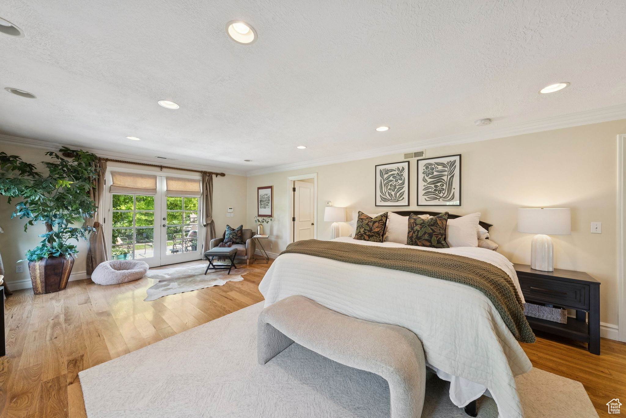 Holladay, Utah 84117, United States, 5 Bedrooms Bedrooms, ,3 BathroomsBathrooms,Residential,Pending,145138