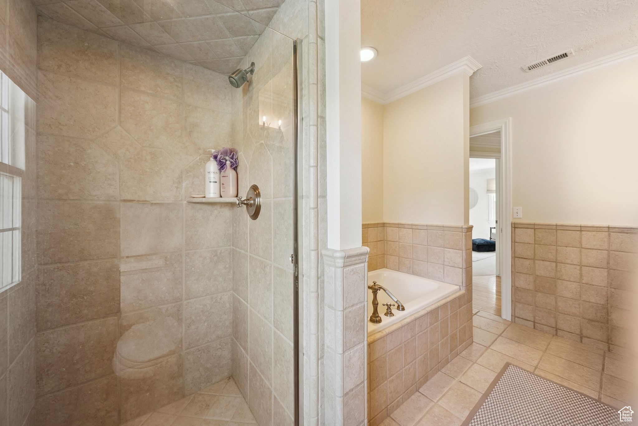 Holladay, Utah 84117, United States, 5 Bedrooms Bedrooms, ,3 BathroomsBathrooms,Residential,Pending,145138