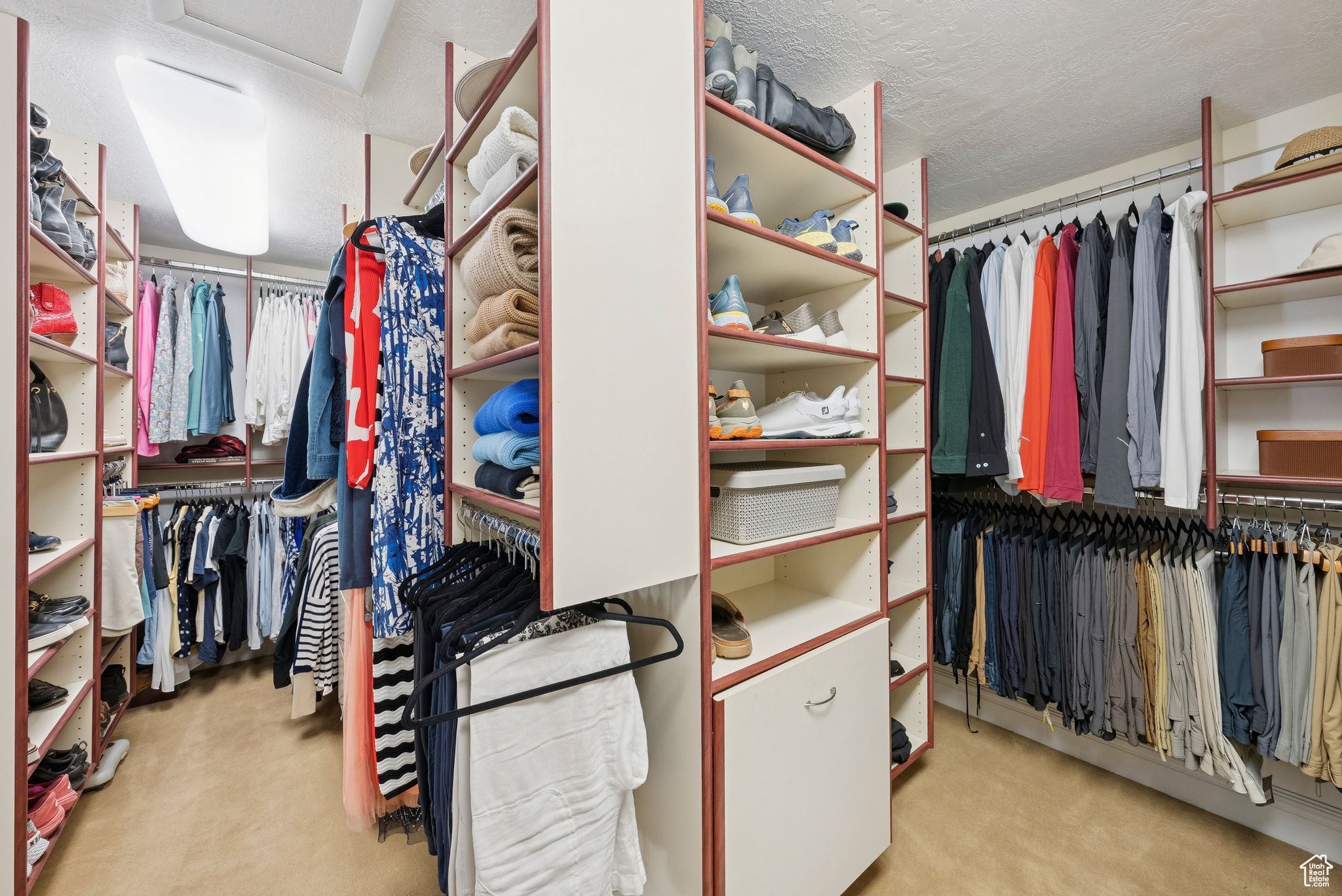 Holladay, Utah 84117, United States, 5 Bedrooms Bedrooms, ,3 BathroomsBathrooms,Residential,Pending,145138