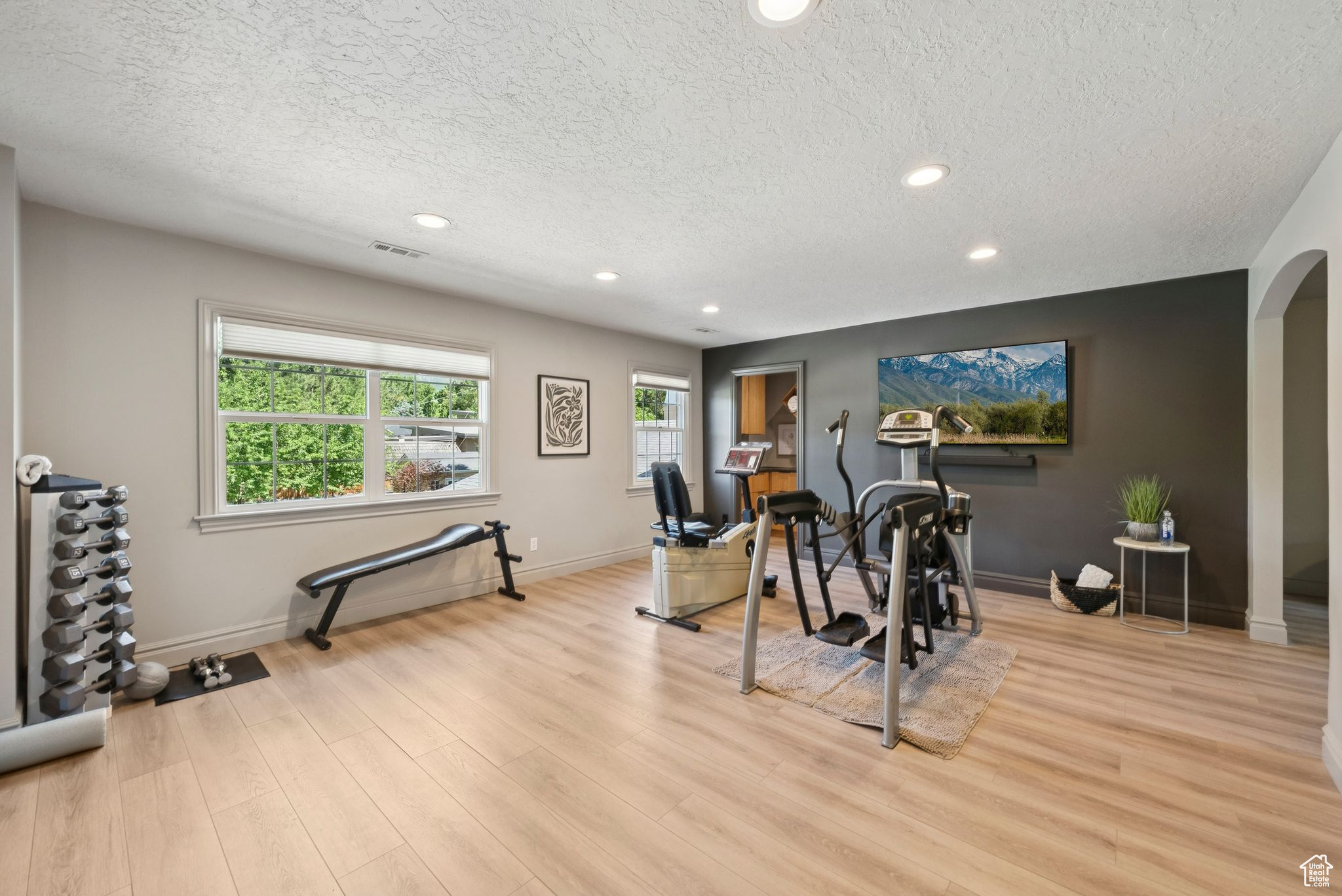 Holladay, Utah 84117, United States, 5 Bedrooms Bedrooms, ,3 BathroomsBathrooms,Residential,Pending,145138