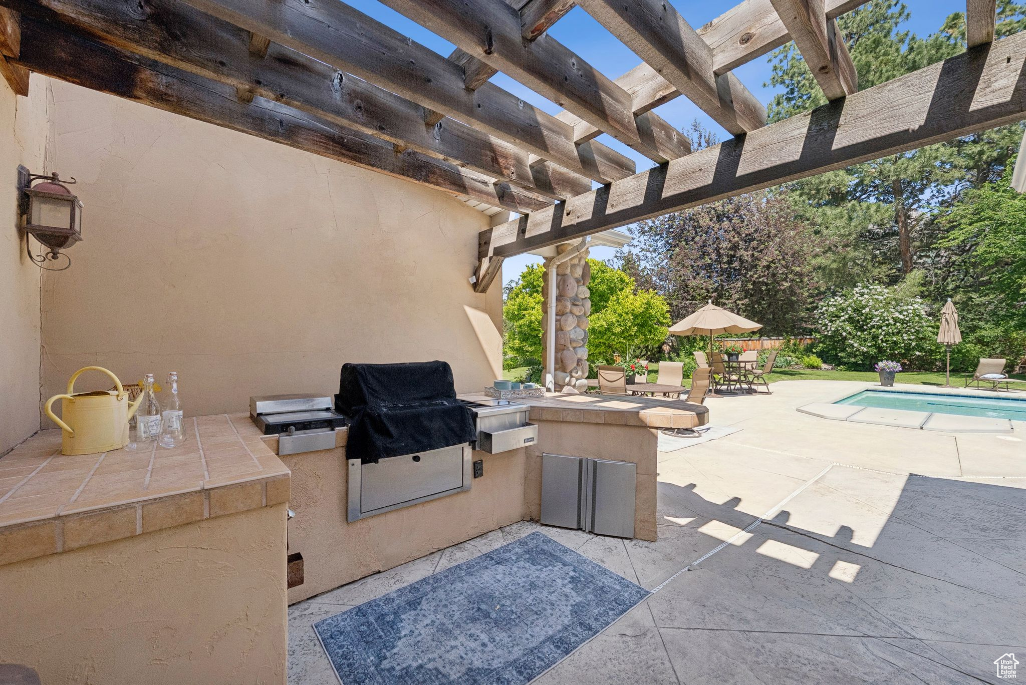 Holladay, Utah 84117, United States, 5 Bedrooms Bedrooms, ,3 BathroomsBathrooms,Residential,Pending,145138