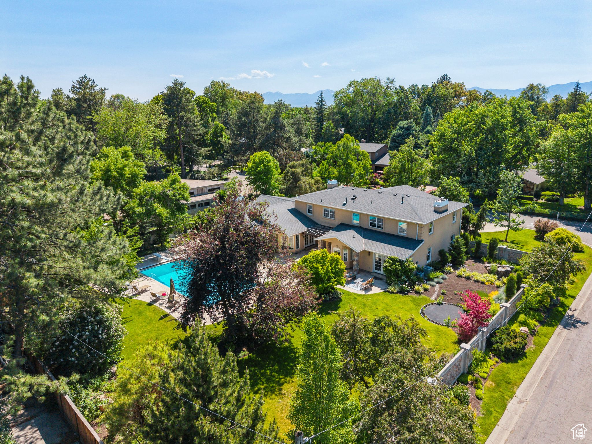 Holladay, Utah 84117, United States, 5 Bedrooms Bedrooms, ,3 BathroomsBathrooms,Residential,Pending,145138