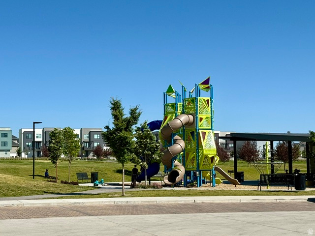 DAYBREAK - Residential