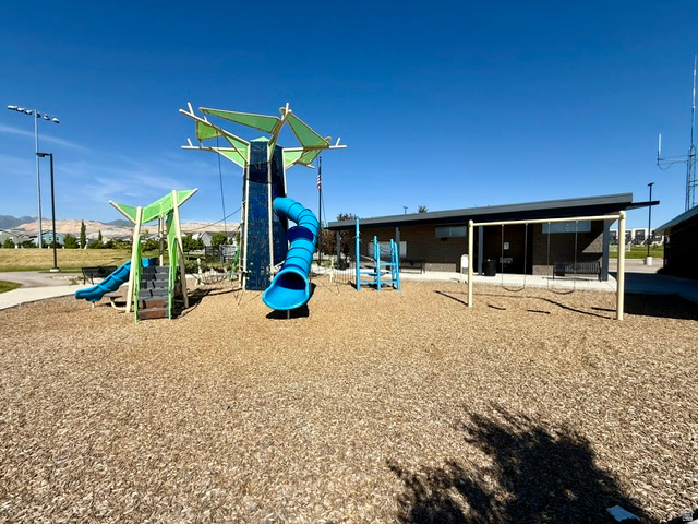 DAYBREAK - Residential