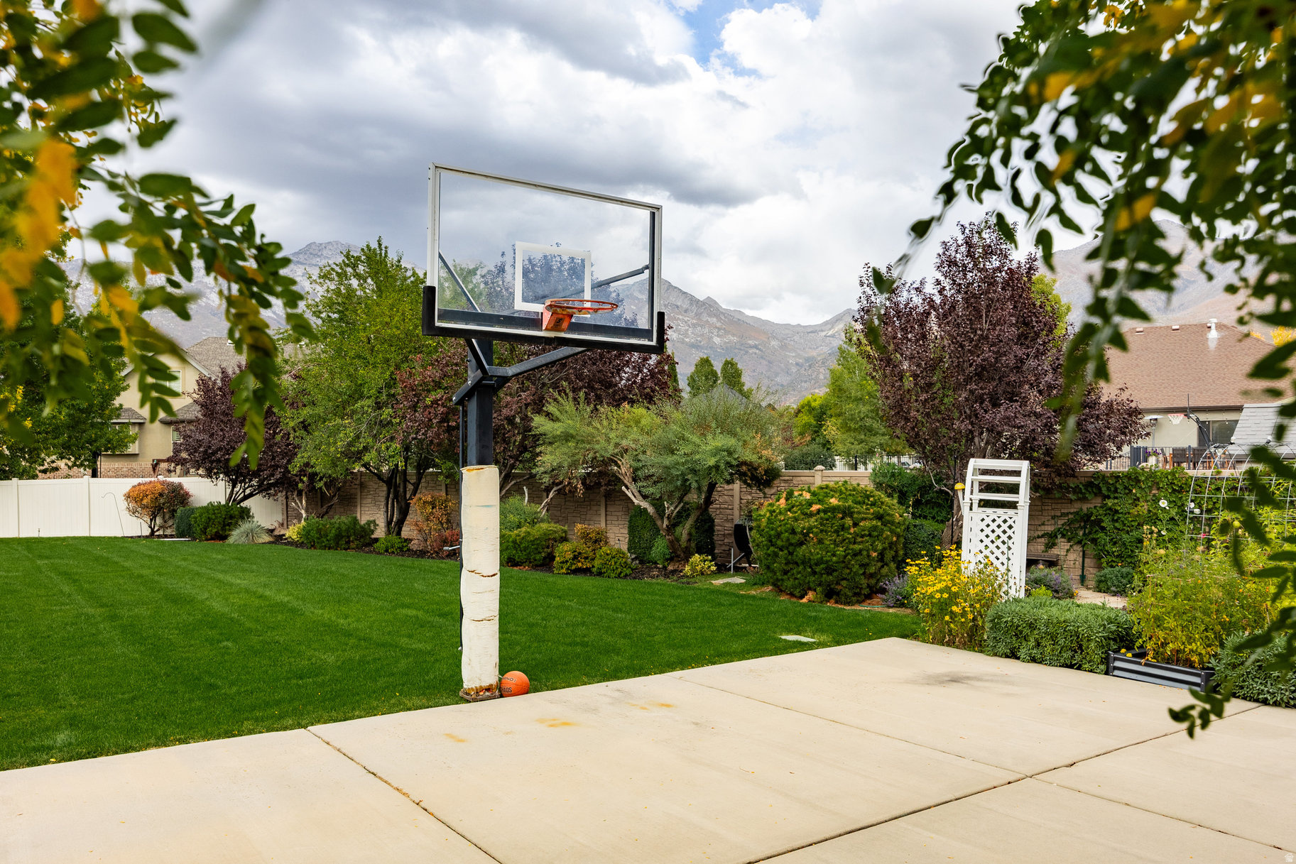 TWIN RIVERS ESTATES - Residential