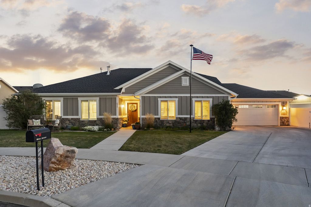 Photo of 699 W 650 S, Springville, UT 84663 (MLS # 2149856)