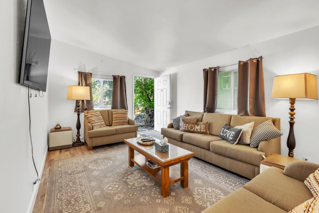 Photo of 334 S 1000 W, Salt Lake City, UT 84104 (MLS # 2169204)