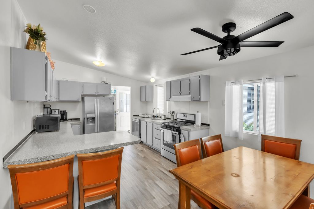 Photo of 334 S 1000 W, Salt Lake City, UT 84104 (MLS # 2169204)
