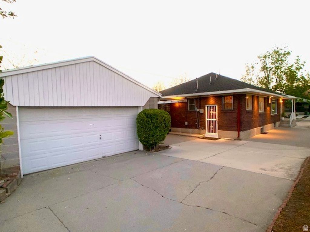 Photo of 672 E REDONDO AVE S, Salt Lake City, UT 84105 (MLS # 2131055)