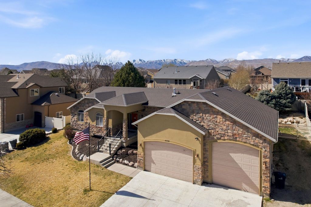 Photo of 11178 S VIA BONITO DR W, South Jordan, UT 84095 (MLS # 2147989)