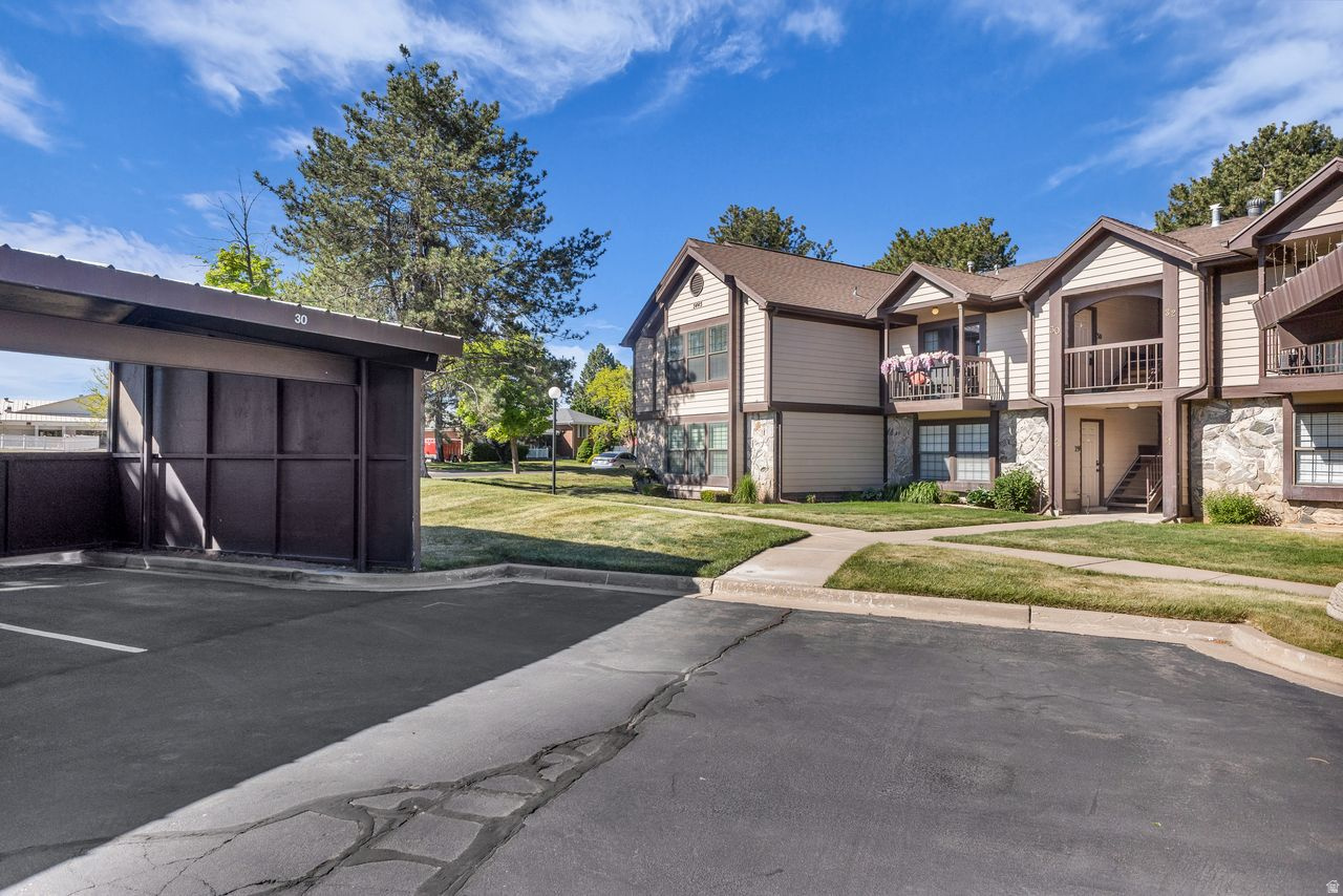 STONEGATE CONDOS - Residential
