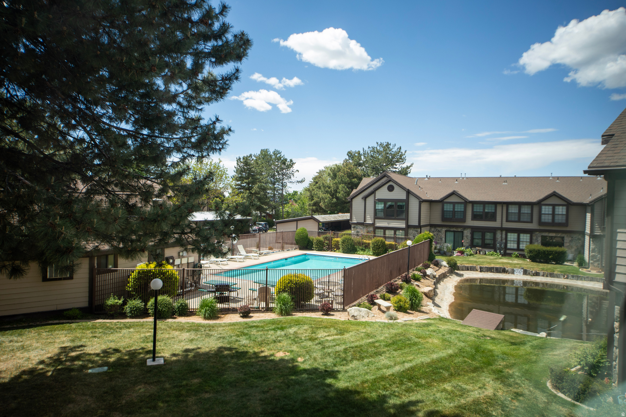 STONEGATE CONDOS - Residential