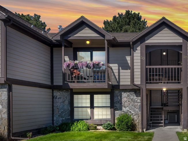 STONEGATE CONDOS - Residential